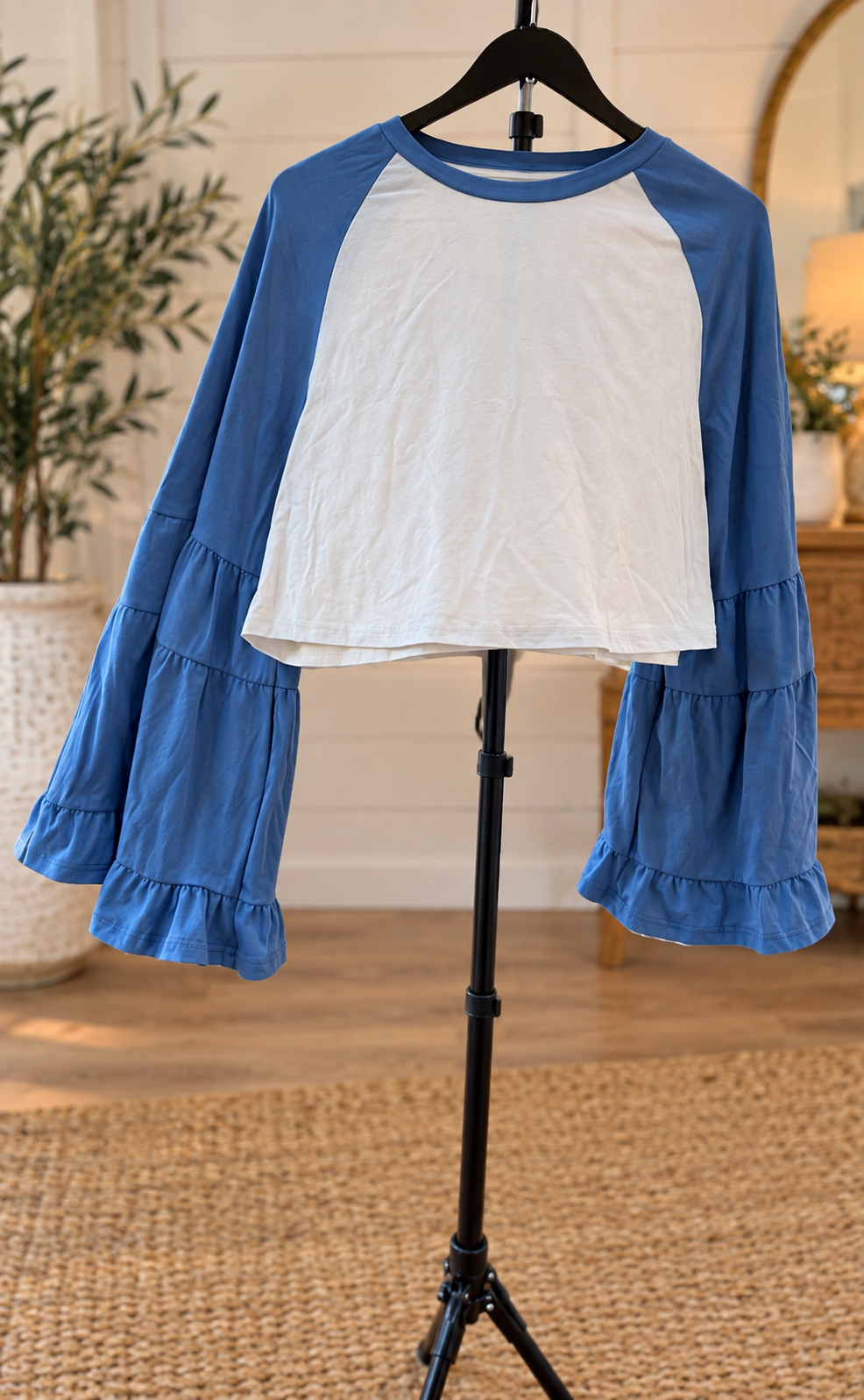 Sweet Caroline Bell Sleeve Top 💙
