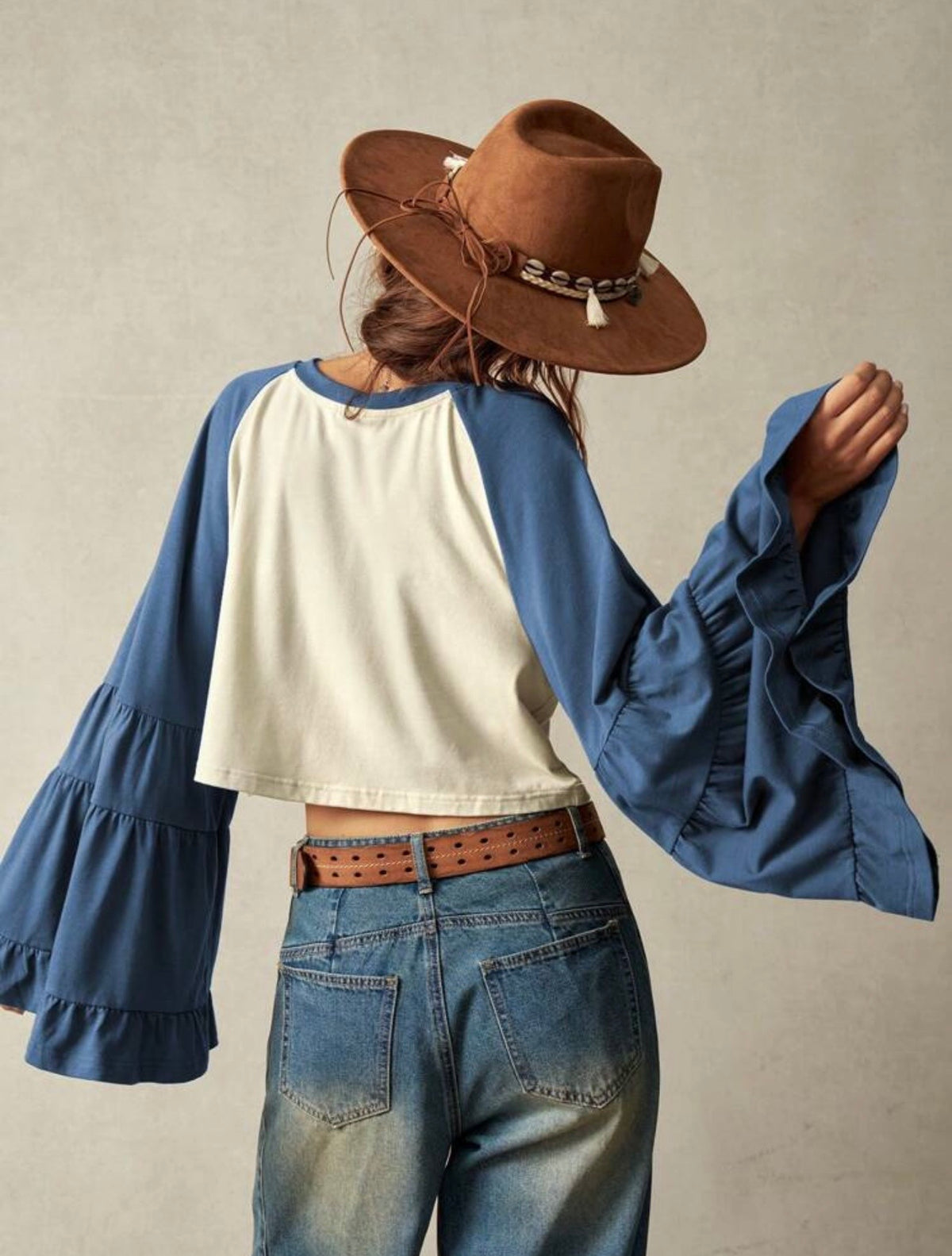 Sweet Caroline Bell Sleeve Top 💙